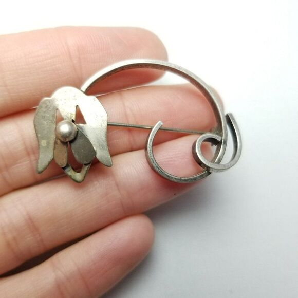 Vintage Beau Sterling Silver Abstract Dog Shape Brooch, Puppy Spiral Shape - Picture 2 of 7